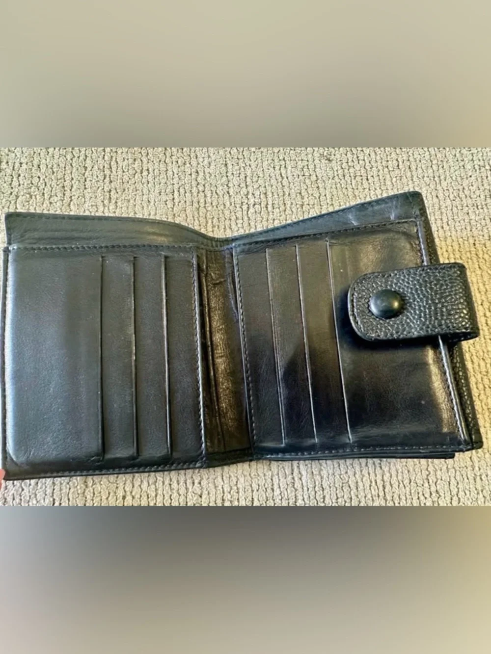 CHANEL Black Caviar Leather Compact Wallet with Embossed CC - Picture 3 of 5